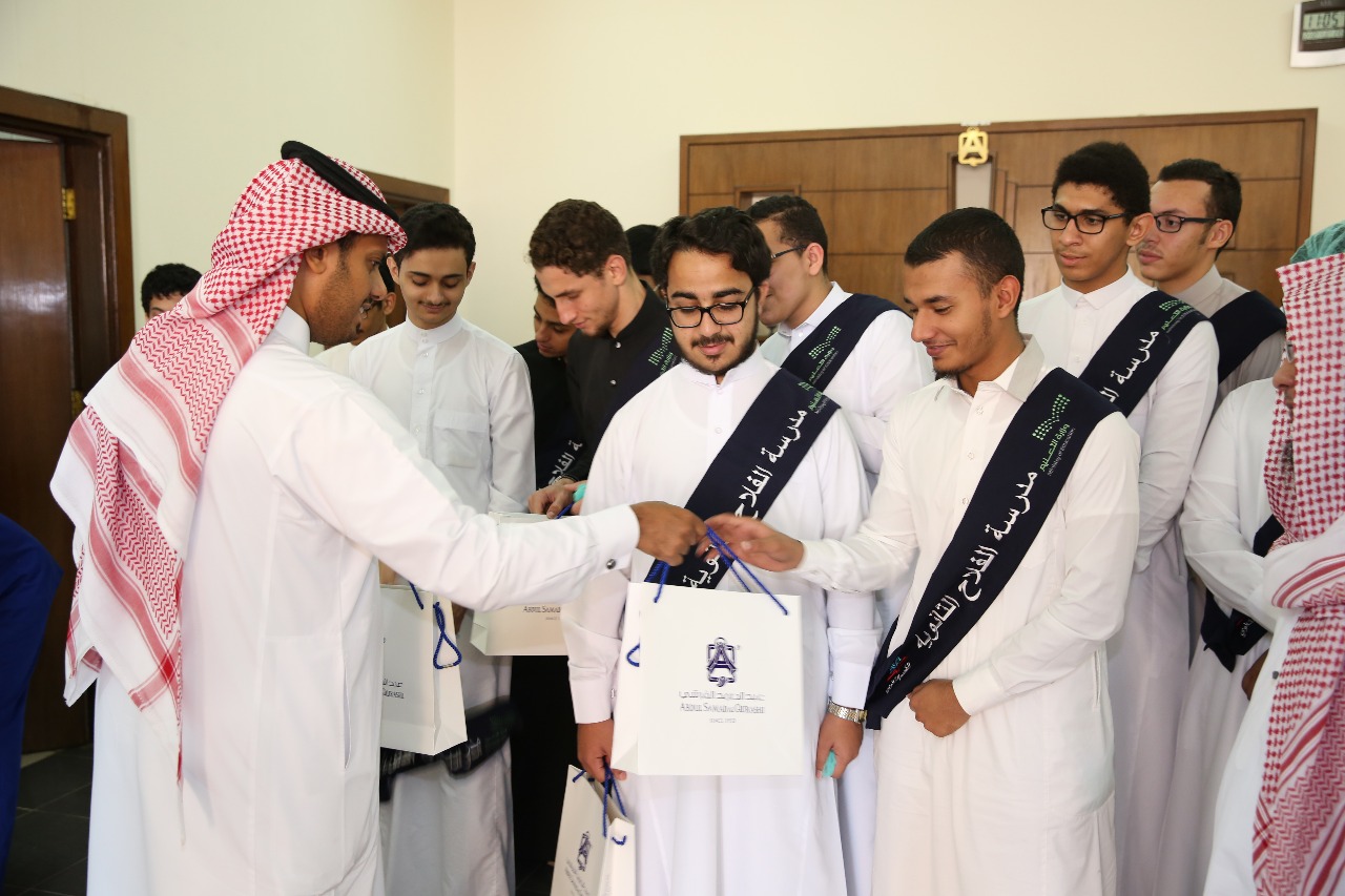 مصانع عبدالصمد القرشي تعزز مهارات الطلاب بفخر الصناعة الوطنية